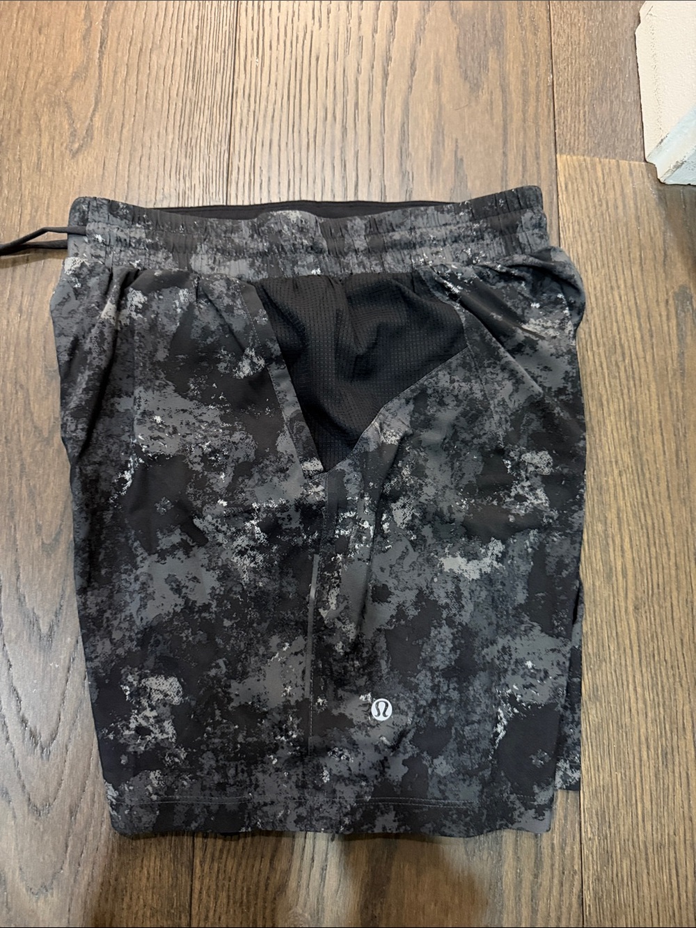 lululemon athletica Men’s Black & Gray Camo Training Shorts